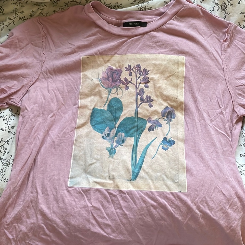 LILAC STAMP GRAPHIC CROP TOP